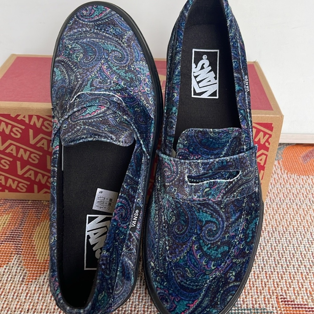 Vans WMNS Style 53 Velvet Paisley
VN000CQPCX9
Sneakers - Picture 12 of 16